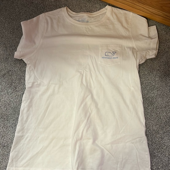White vineyard vines tee - Picture 1 of 3